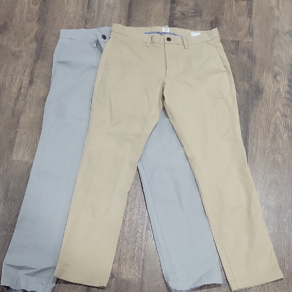 GAP Men's Chinos in Tan and Gray